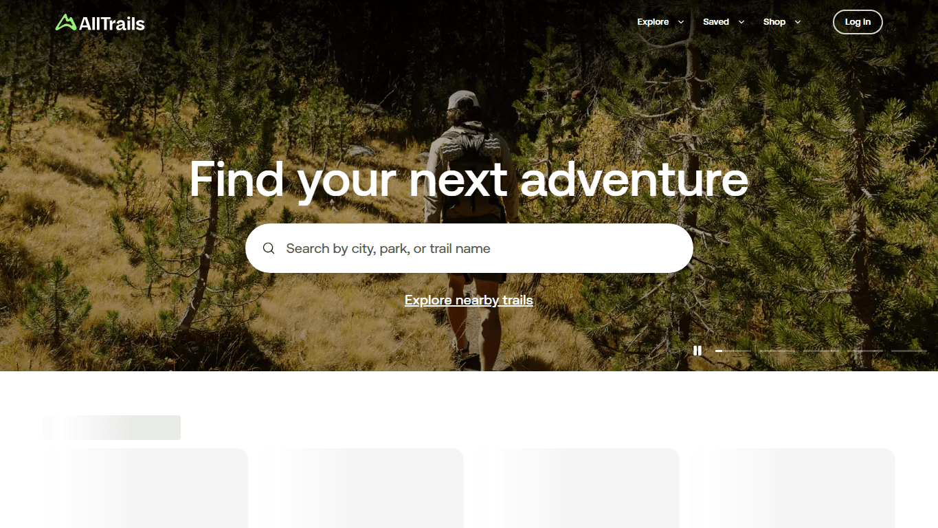 ภาพหน้าจอโฮมเพจ AllTrails ที่แสดงการค้นพบเส้นทาง แผนที่กลางแจ้ง รีวิว และการวางแผนเส้นทาง